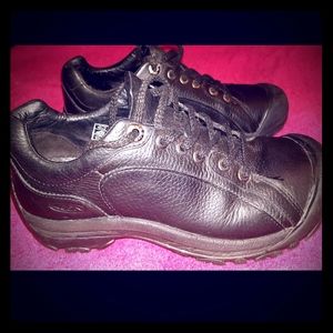 Ladies orthopedic supportive walking shoes